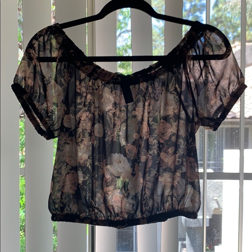 crop top-off the shoulders